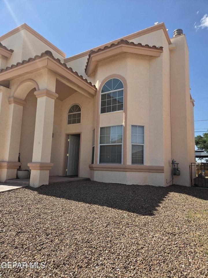 3717 Hubble Dr - Photo 2 of 46