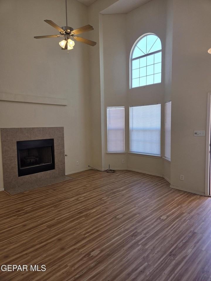 3717 Hubble Dr - Photo 5 of 46