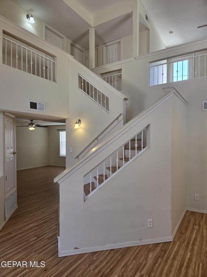 3717 Hubble Dr - Photo 6 of 46