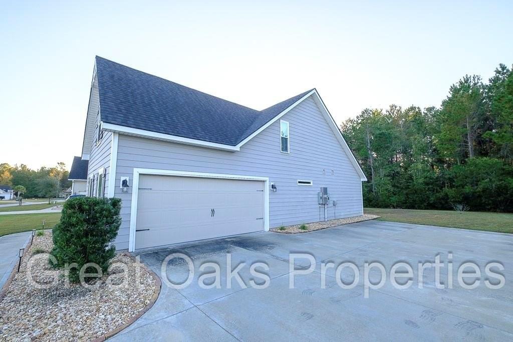 108 Wellington Cir - Photo 3 of 12