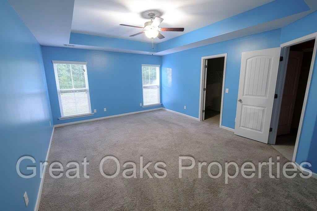 108 Wellington Cir - Photo 5 of 12