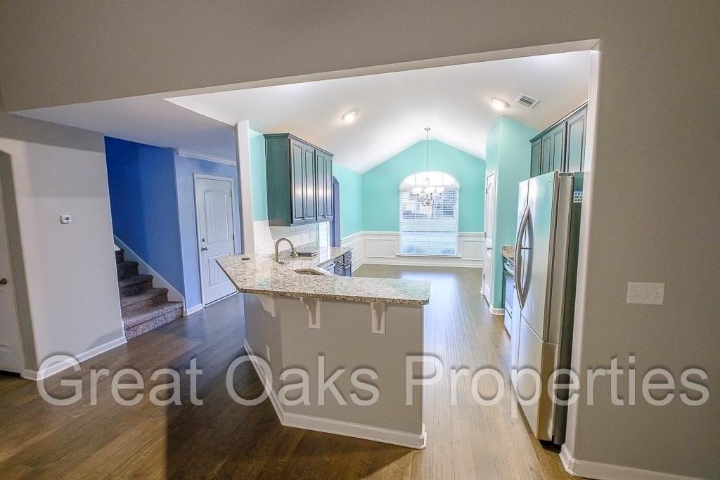 108 Wellington Cir - Photo 7 of 12