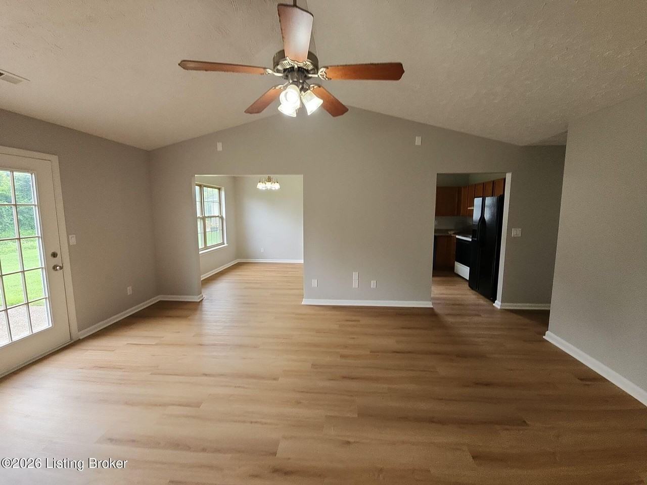 405 Parker Pl - Photo 3 of 28