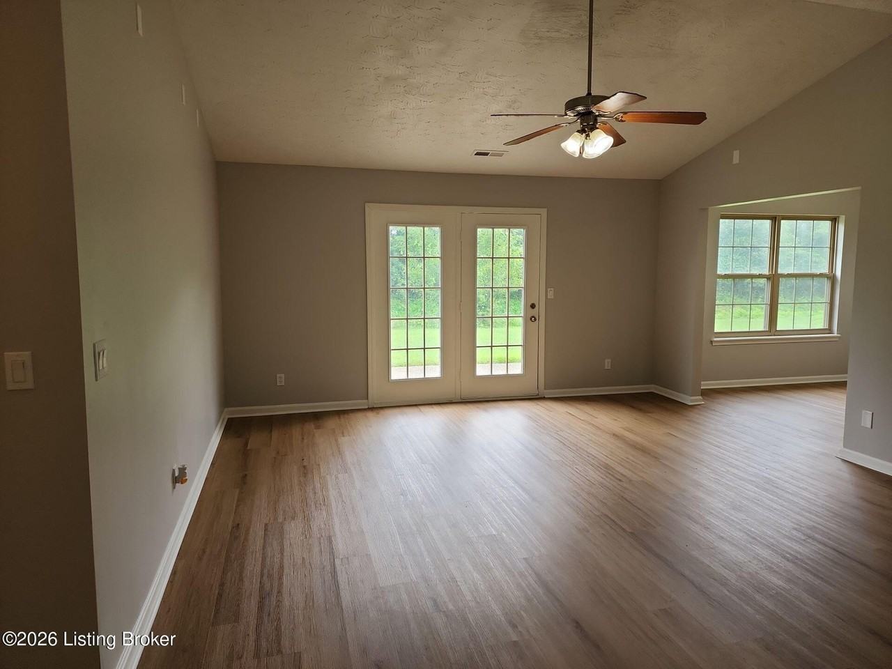 405 Parker Pl - Photo 6 of 28