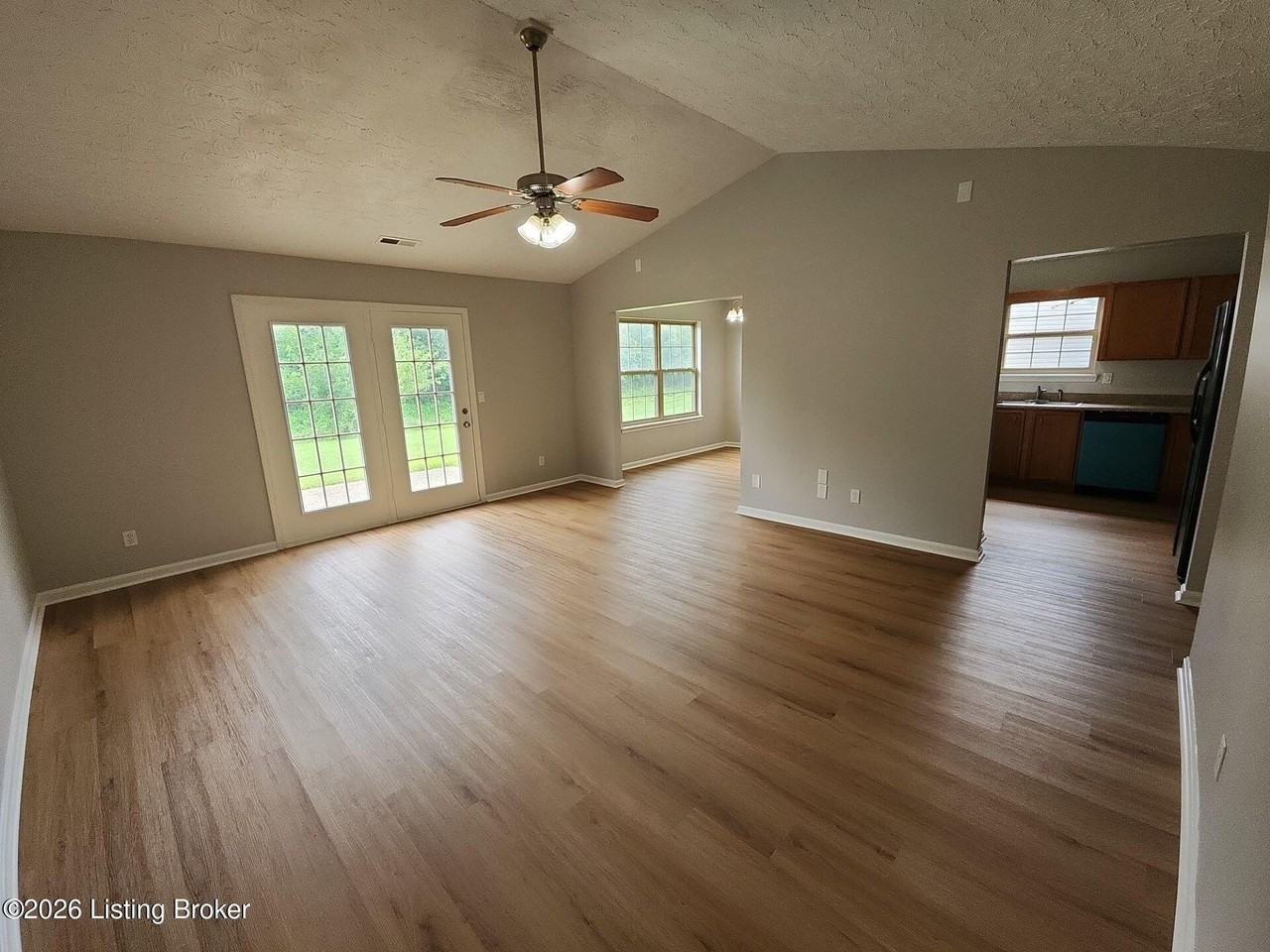405 Parker Pl - Photo 7 of 28