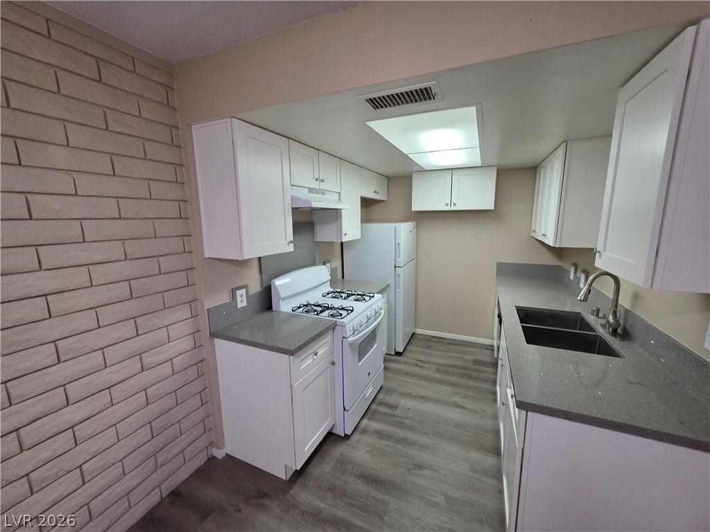 3009 Saint George St #F - Photo 2 of 42
