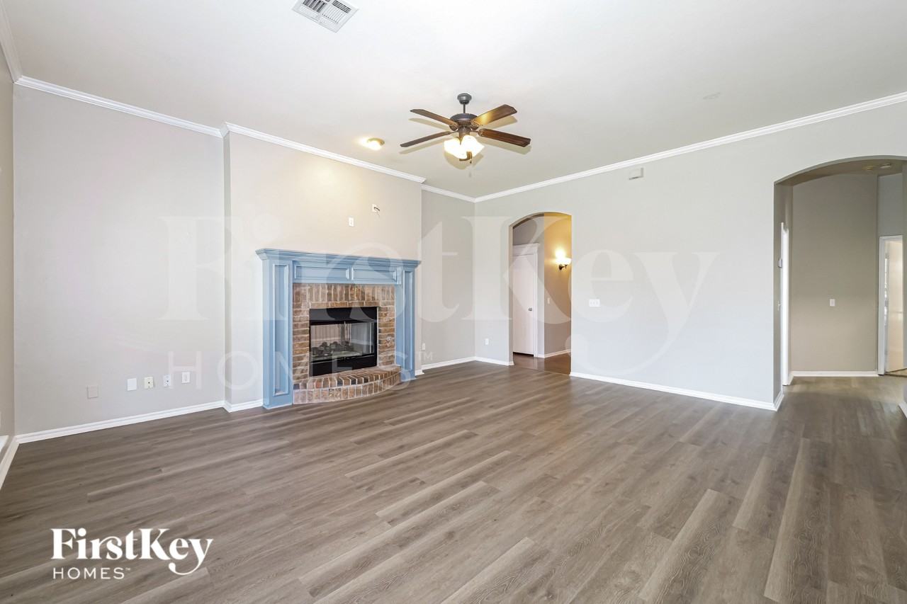 5108 Nw 163rd St - Photo 2 of 19