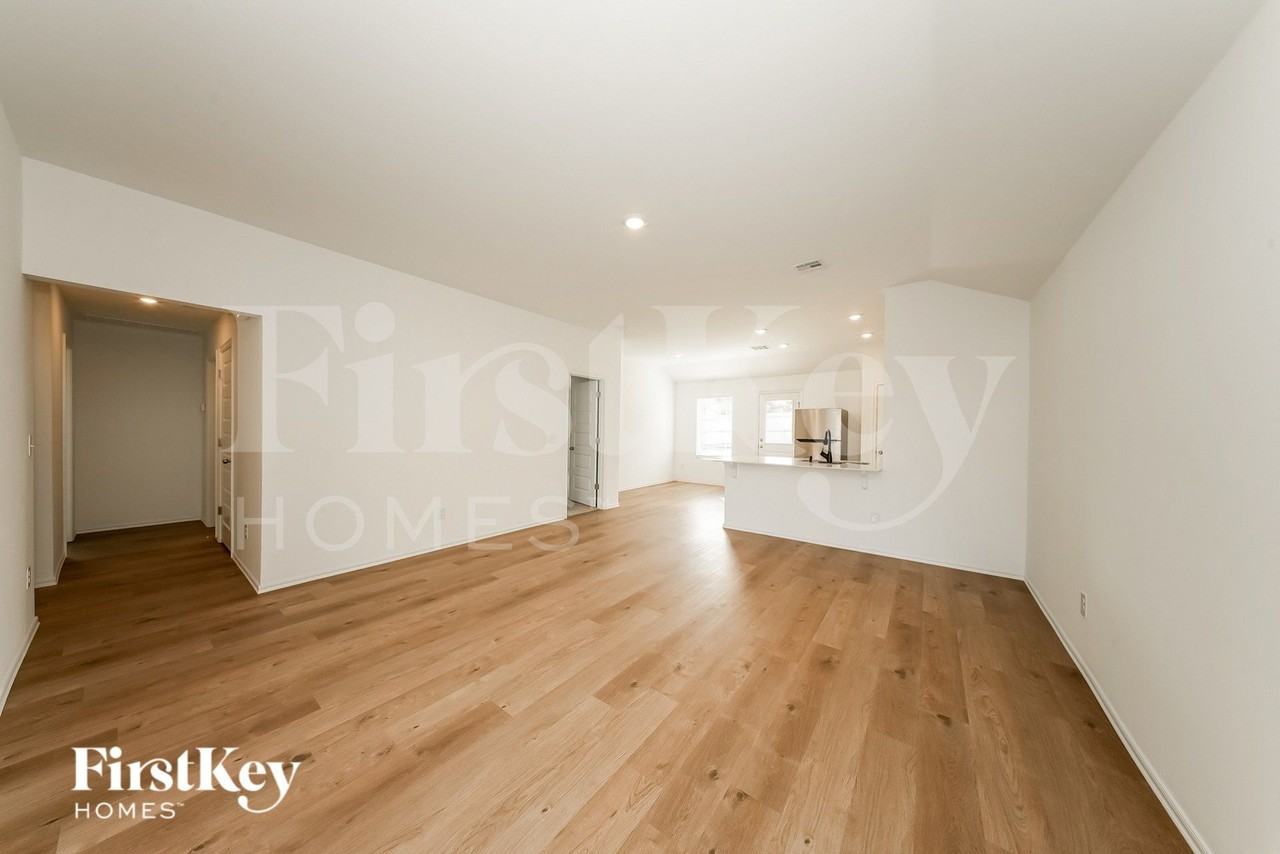 421 Kale Rd - Photo 3 of 19