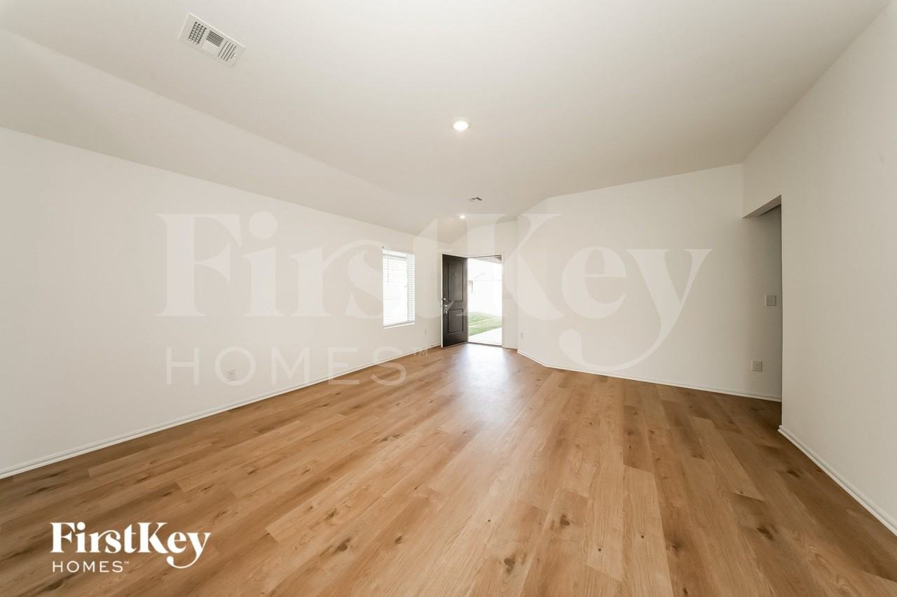 421 Kale Rd - Photo 4 of 19