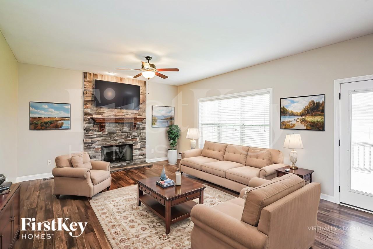1232 Upland Ter - Photo 3 of 19