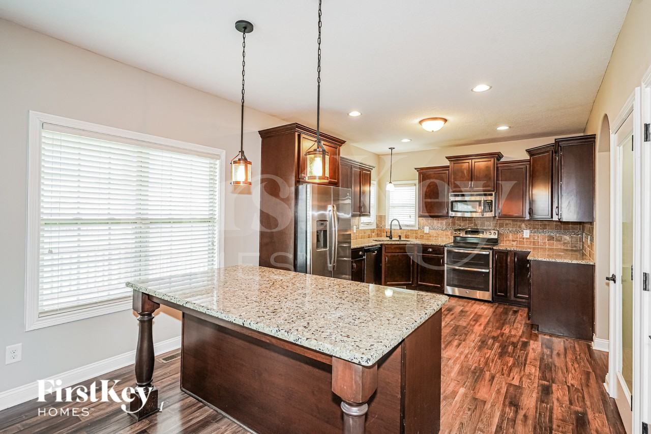 1232 Upland Ter - Photo 7 of 19