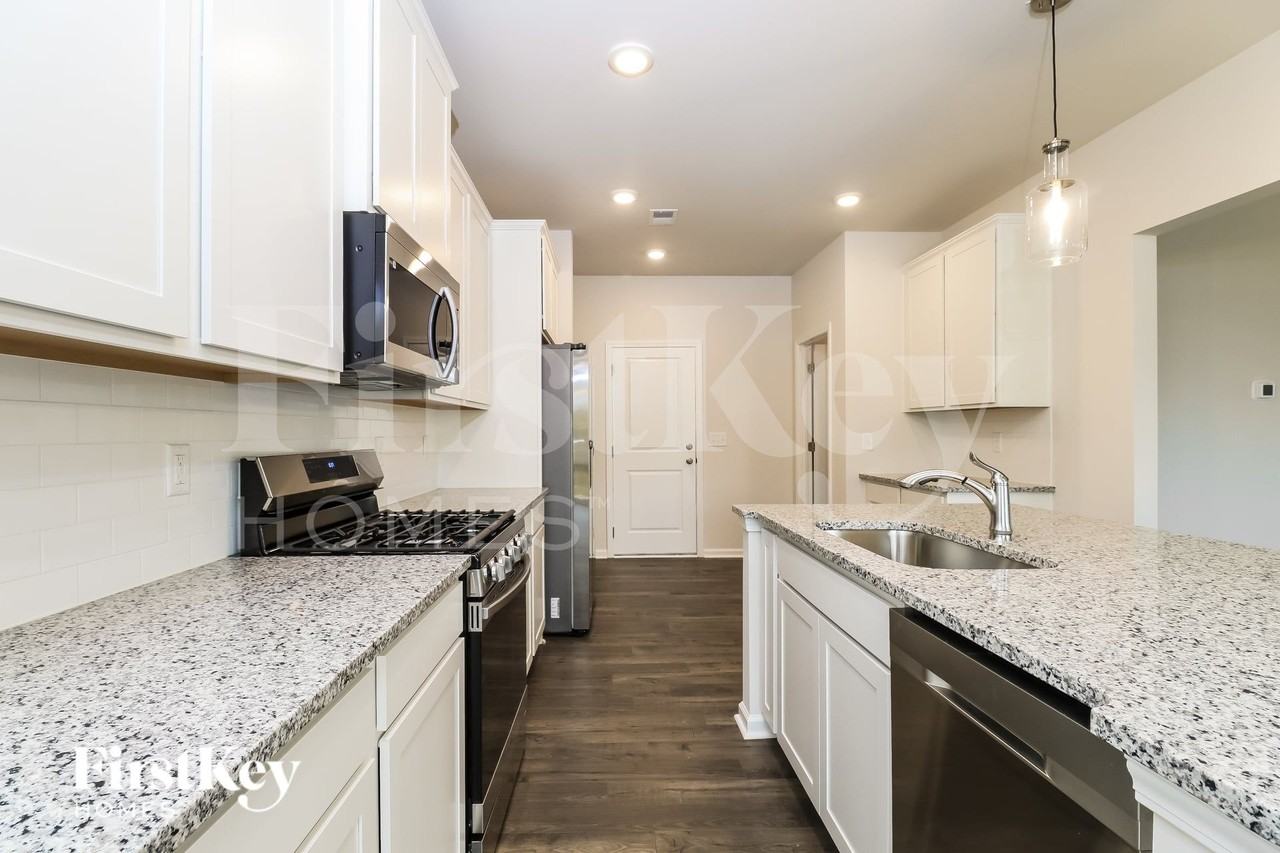 618 Goldburn Way - Photo 6 of 16