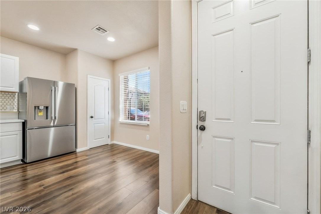 10471 Masons Creek St - Photo 4 of 32