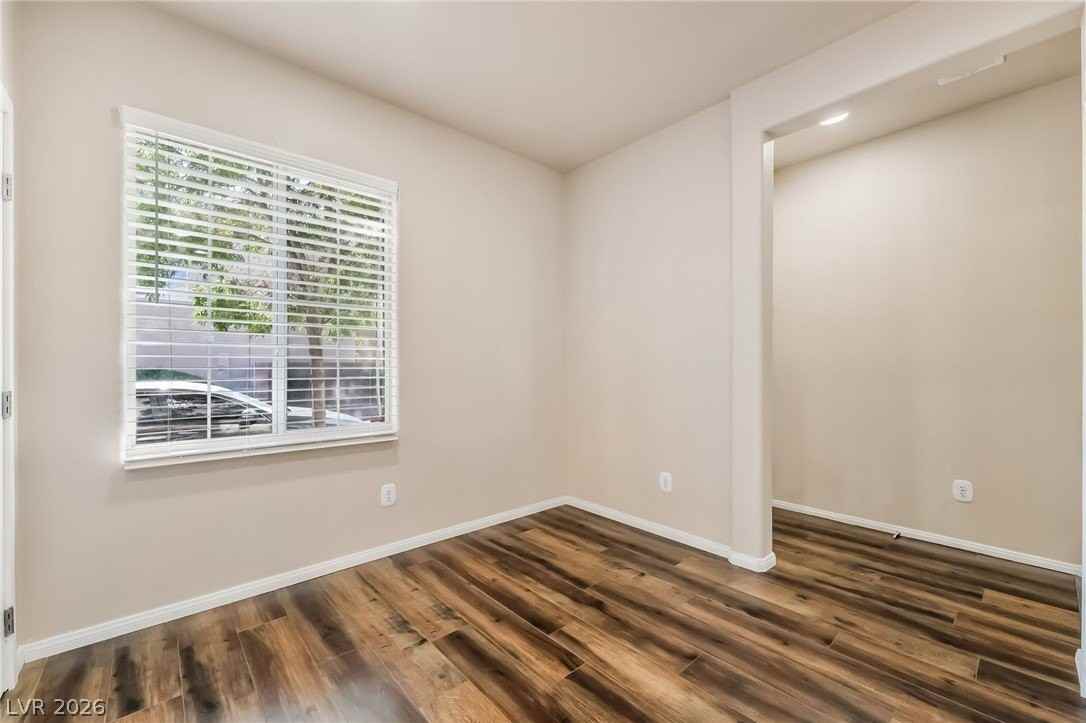 10471 Masons Creek St - Photo 6 of 32