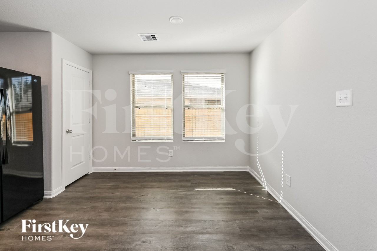 25590 Roy Rogers Rd - Photo 5 of 15