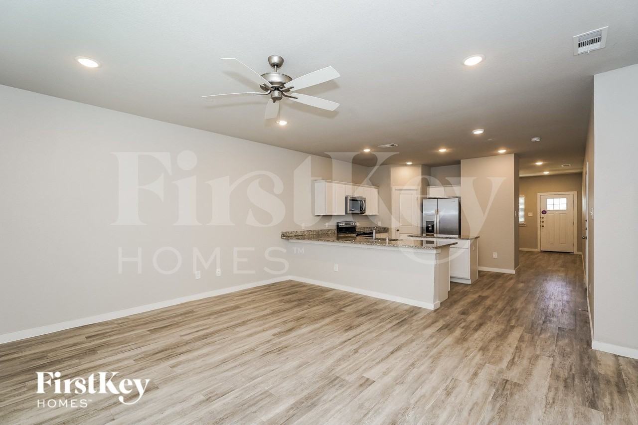 615 Sophia Way - Photo 3 of 16