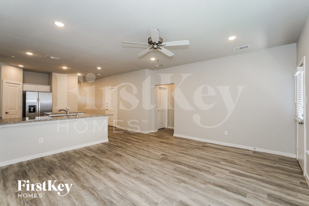 615 Sophia Way - Photo 4 of 16