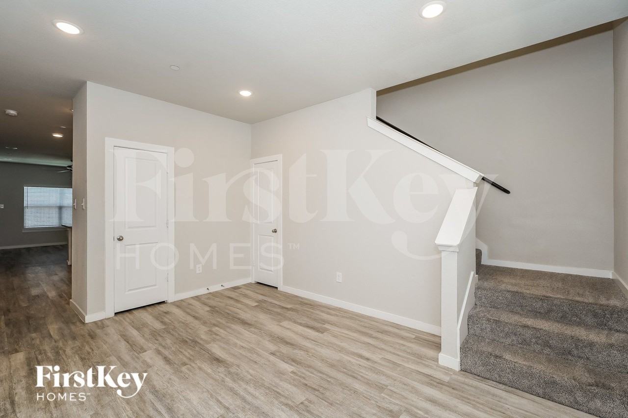 615 Sophia Way - Photo 5 of 16