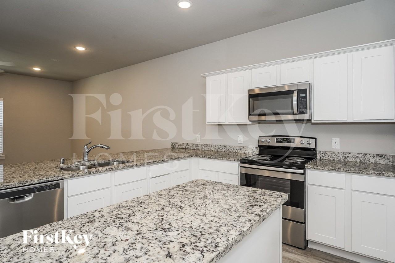 615 Sophia Way - Photo 6 of 16