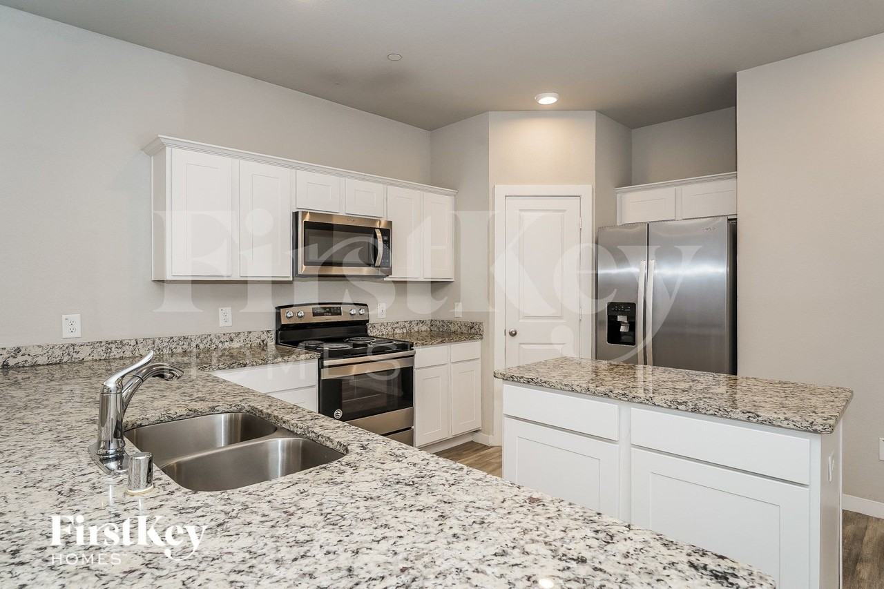 615 Sophia Way - Photo 7 of 16