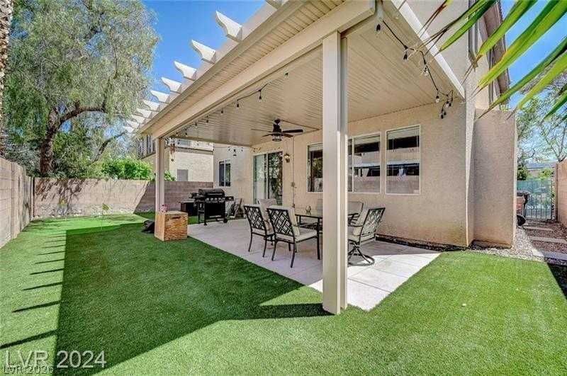 10914 Esta Ponia Ct - Photo 3 of 45