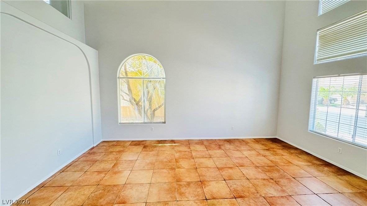 1586 Peaceful Pine St - Photo 4 of 45