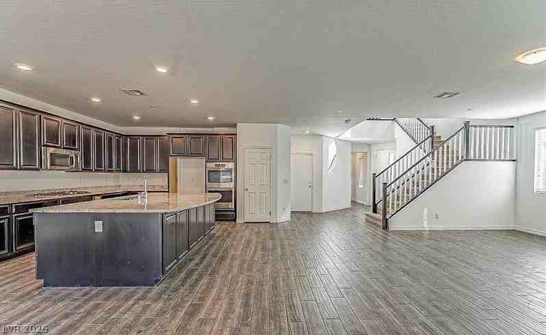 3159 Hazy Hills Ave - Photo 2 of 9