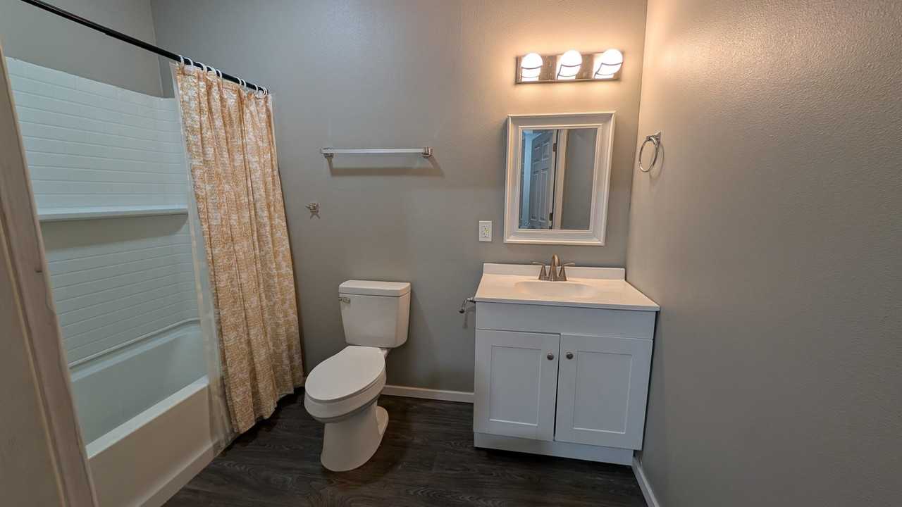 820 S Moffet Ave - Photo 7 of 12