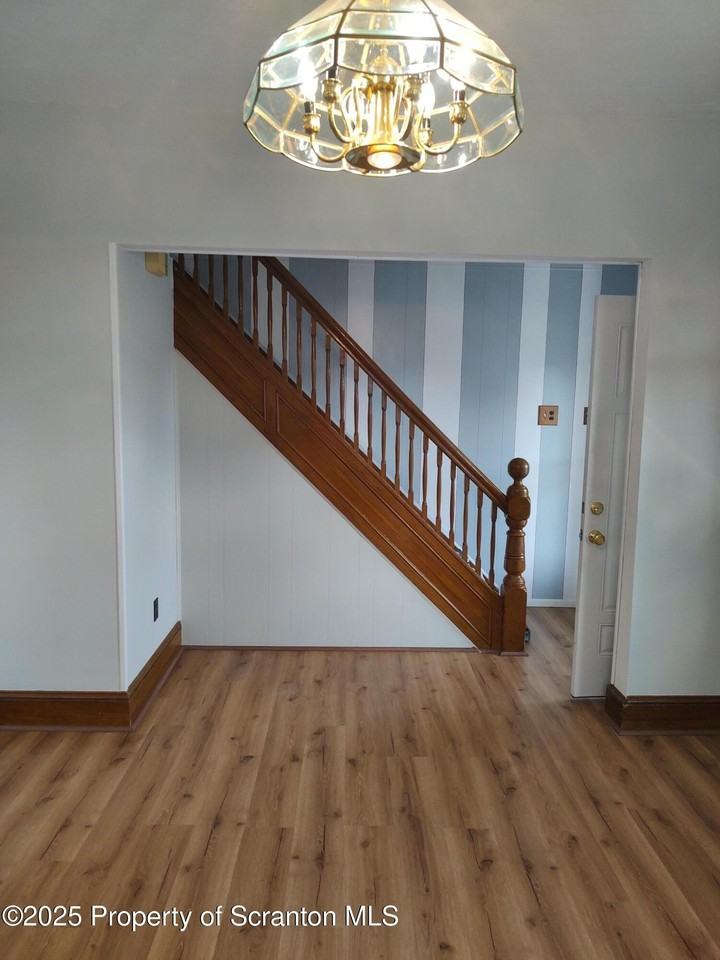 1023 Carmalt St - Photo 4 of 41