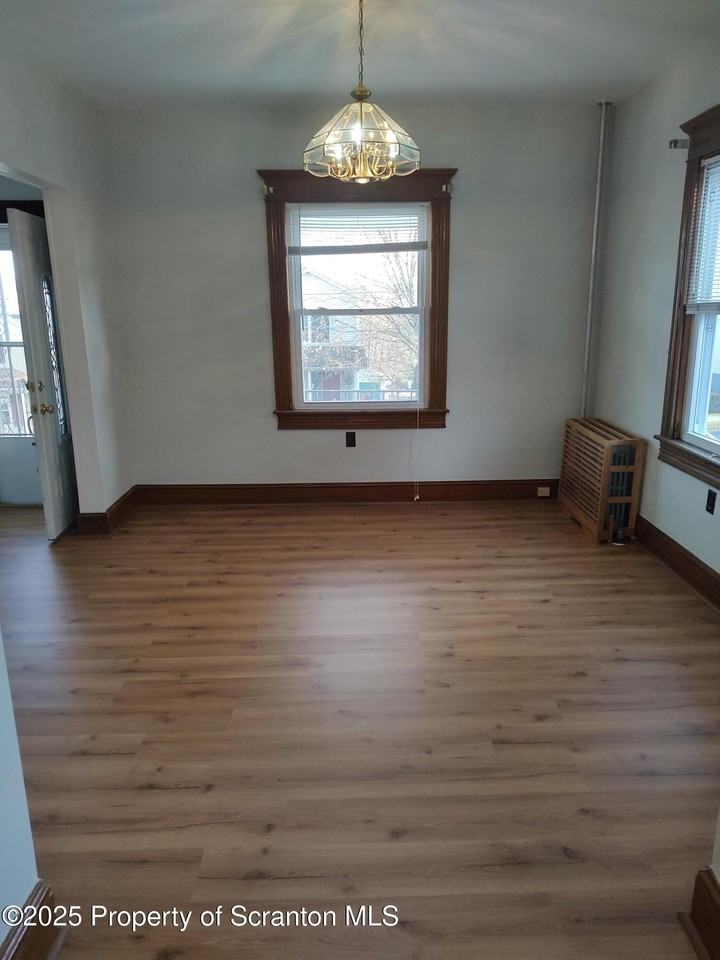 1023 Carmalt St - Photo 5 of 41
