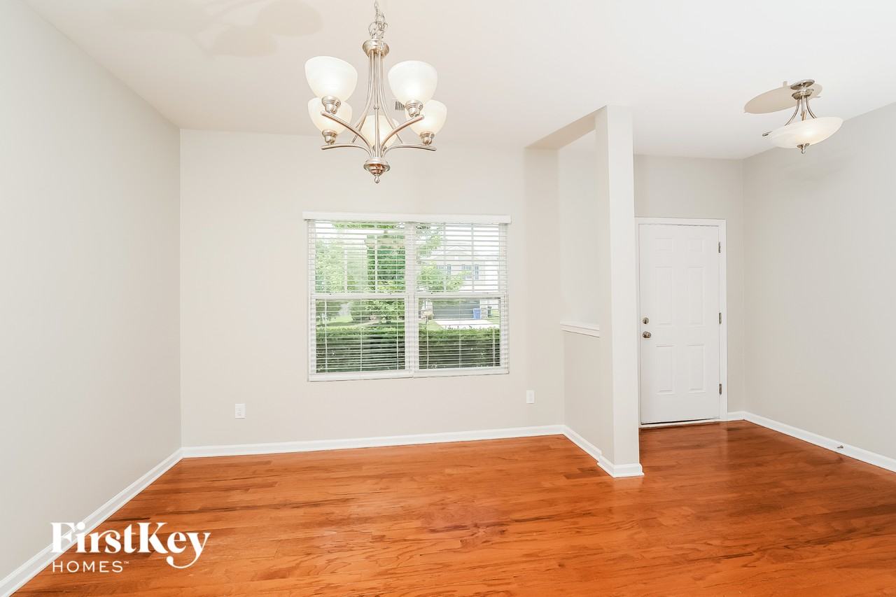 1593 Abbey Park Ct - Photo 3 of 15