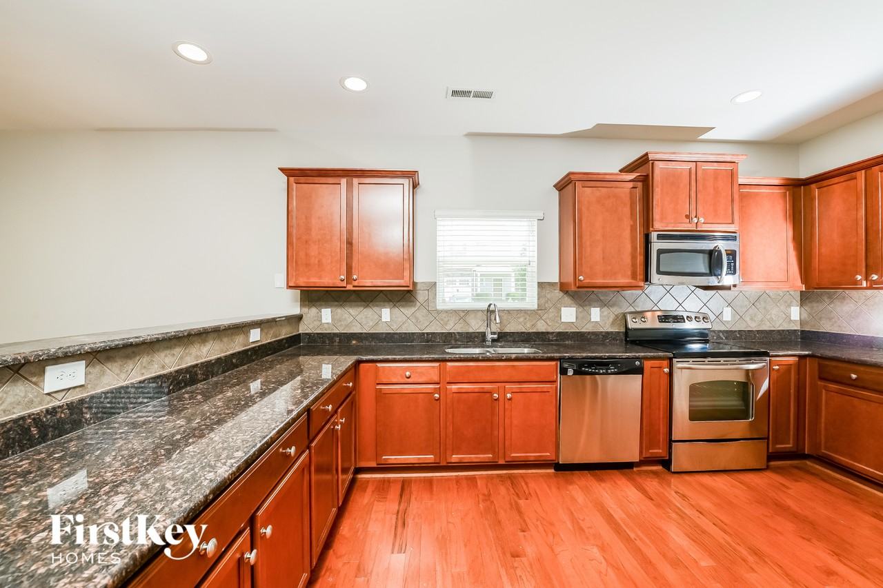 1593 Abbey Park Ct - Photo 4 of 15