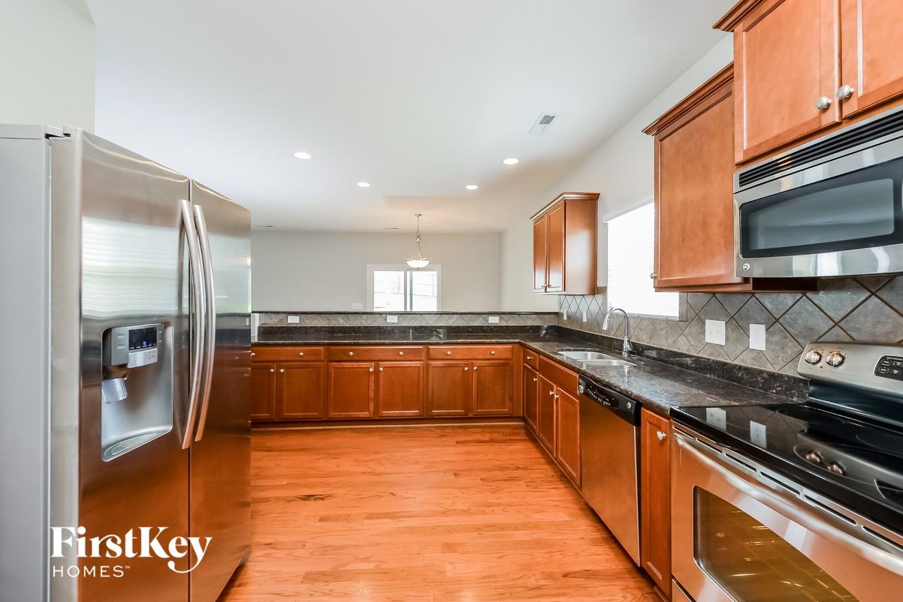 1593 Abbey Park Ct - Photo 5 of 15
