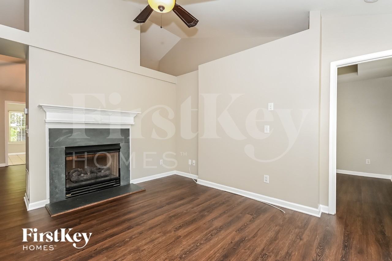 2033 Greenhill Pass - Photo 3 of 16