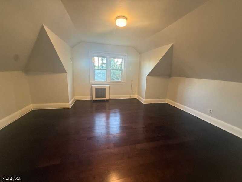 409 Bacheller Ave - Photo 3 of 14