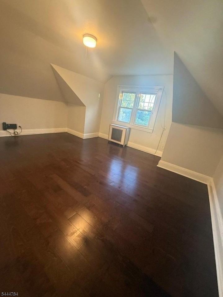409 Bacheller Ave - Photo 4 of 14