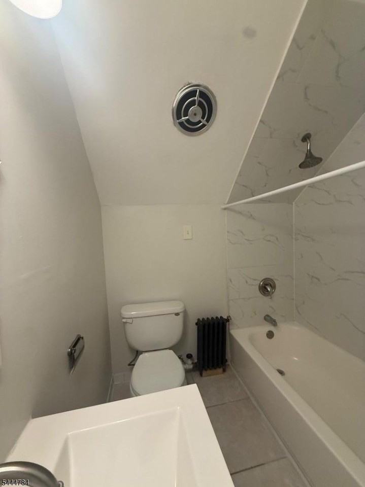 409 Bacheller Ave - Photo 7 of 14