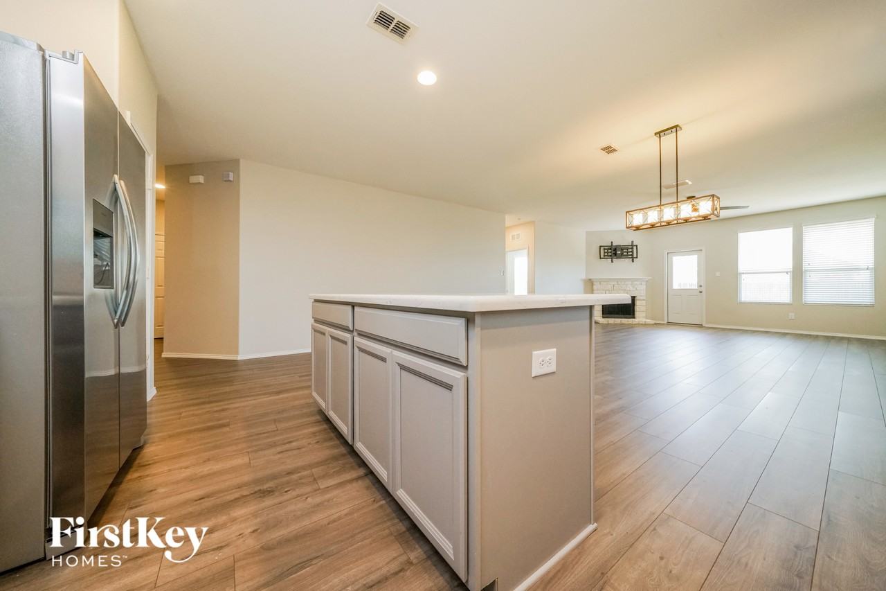 713 Jonius Creek Dr - Photo 4 of 15