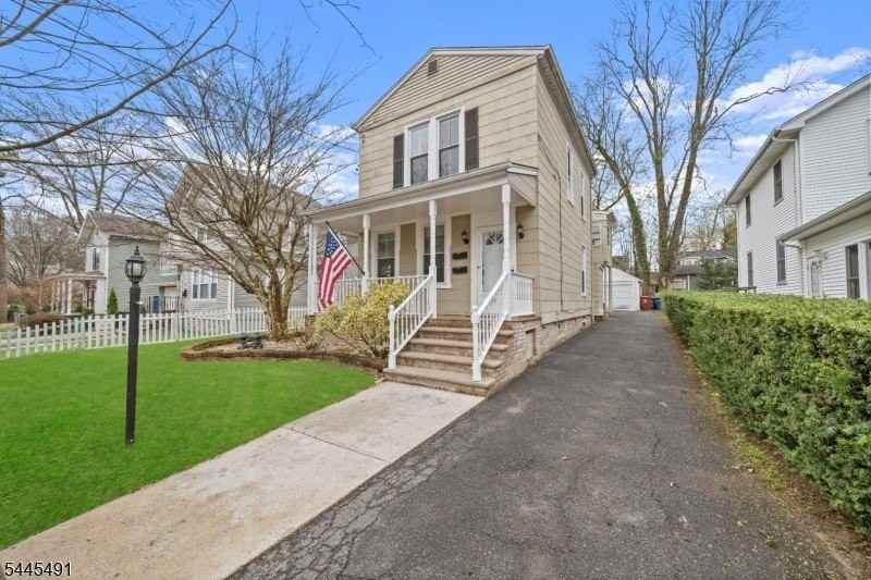 99 Brookfield Ave - Photo 2 of 18