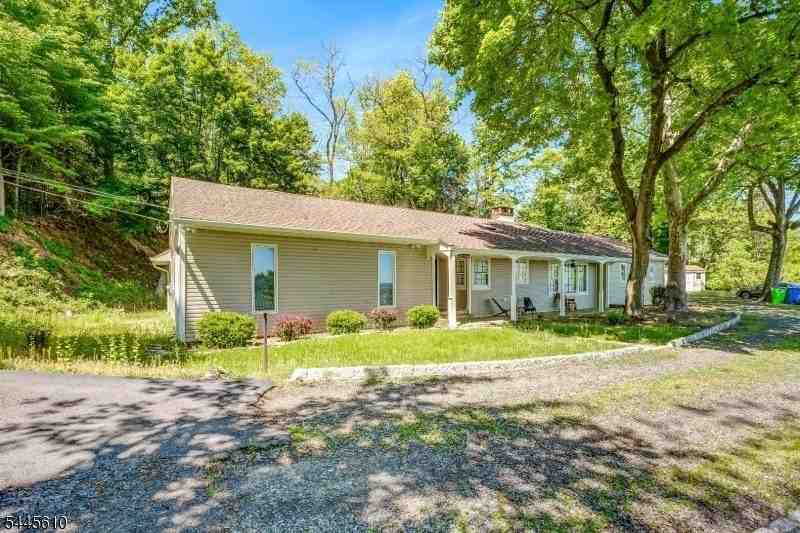 306 Warrenville Rd - Photo 2 of 37