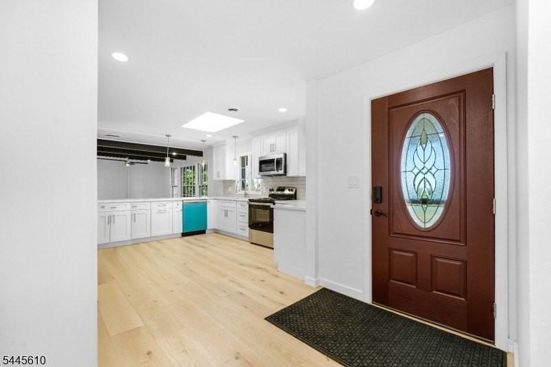 306 Warrenville Rd - Photo 4 of 37