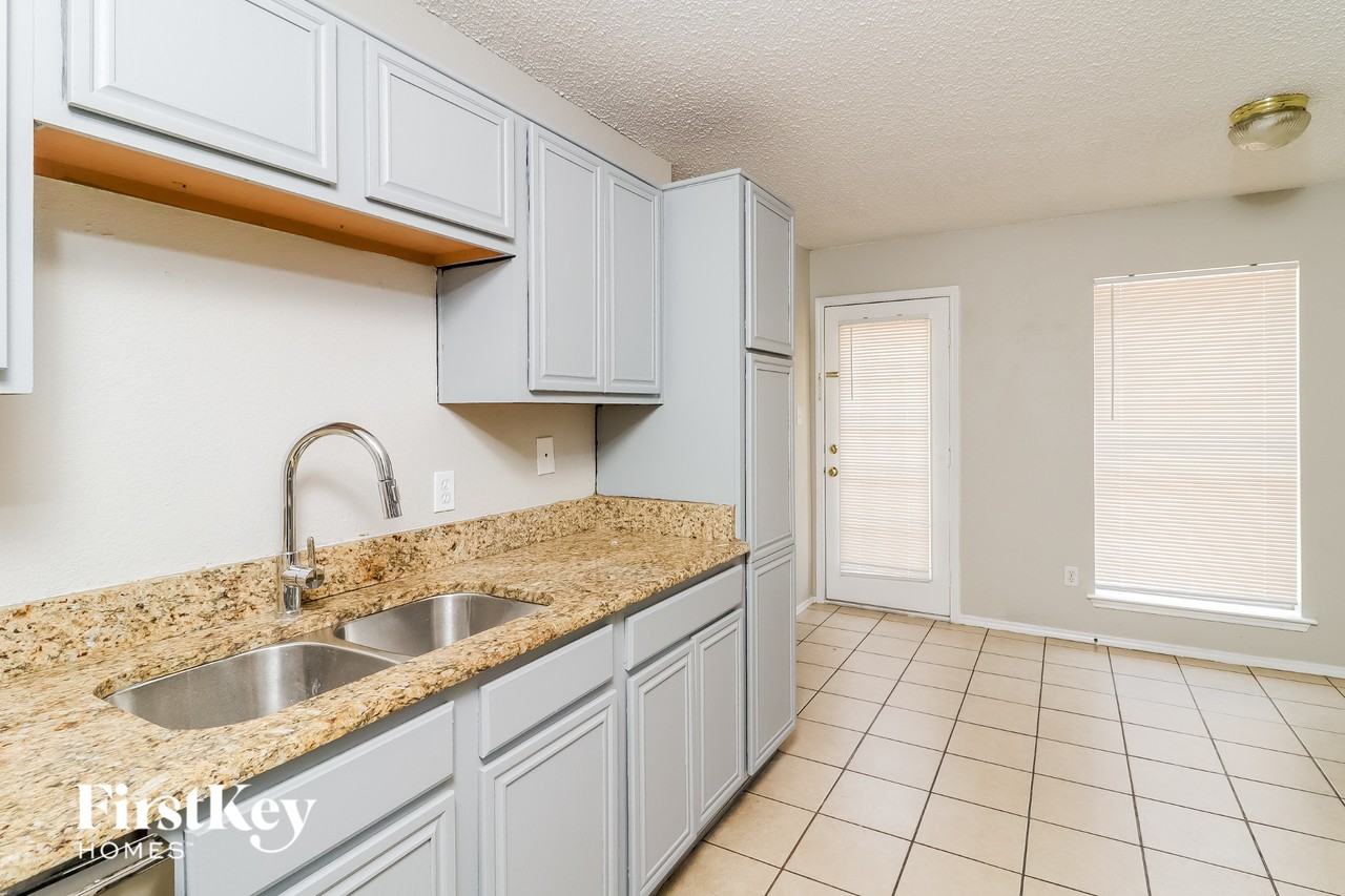 7213 Ashbourne Way - Photo 7 of 15