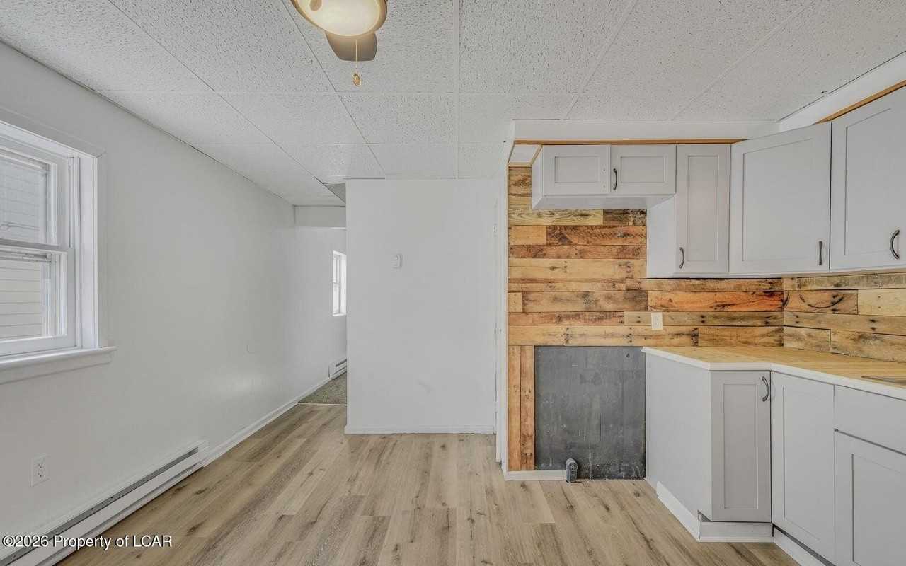 323 Vaughn St - Photo 5 of 26