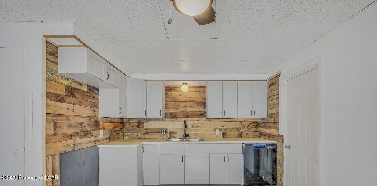 323 Vaughn St - Photo 6 of 26