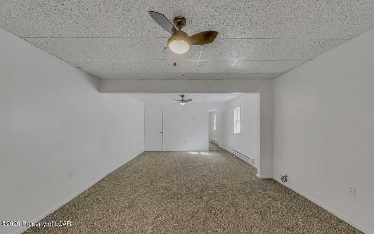 323 Vaughn St - Photo 7 of 26