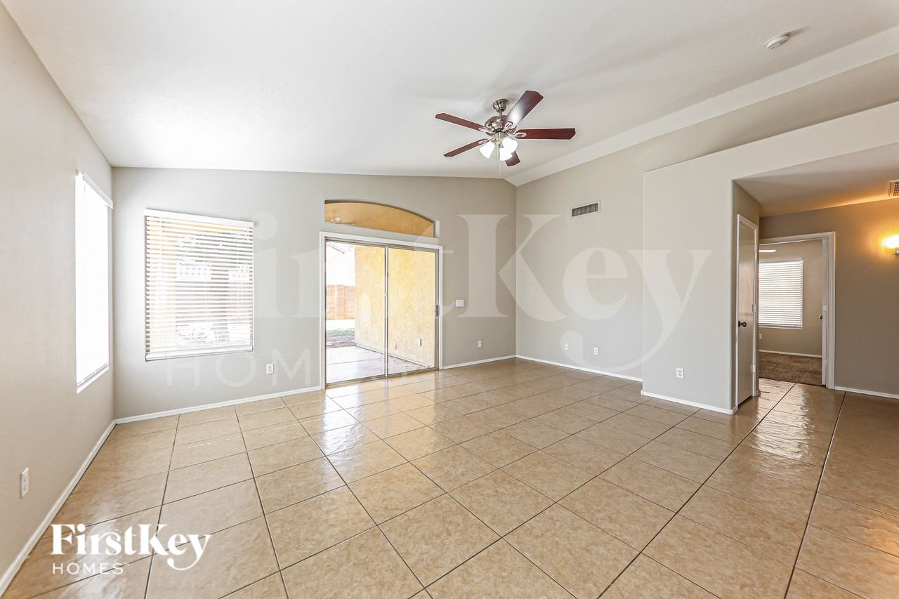 7225 W Blackhawk Dr - Photo 3 of 19