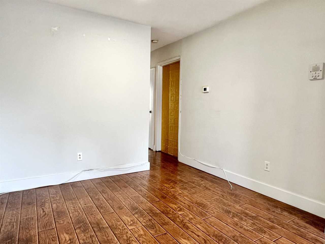 183 Montgomery St #2 - Photo 5 of 12