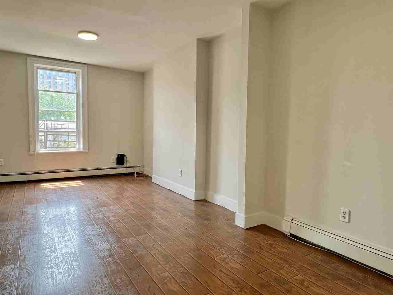 183 Montgomery St #2 - Photo 6 of 12
