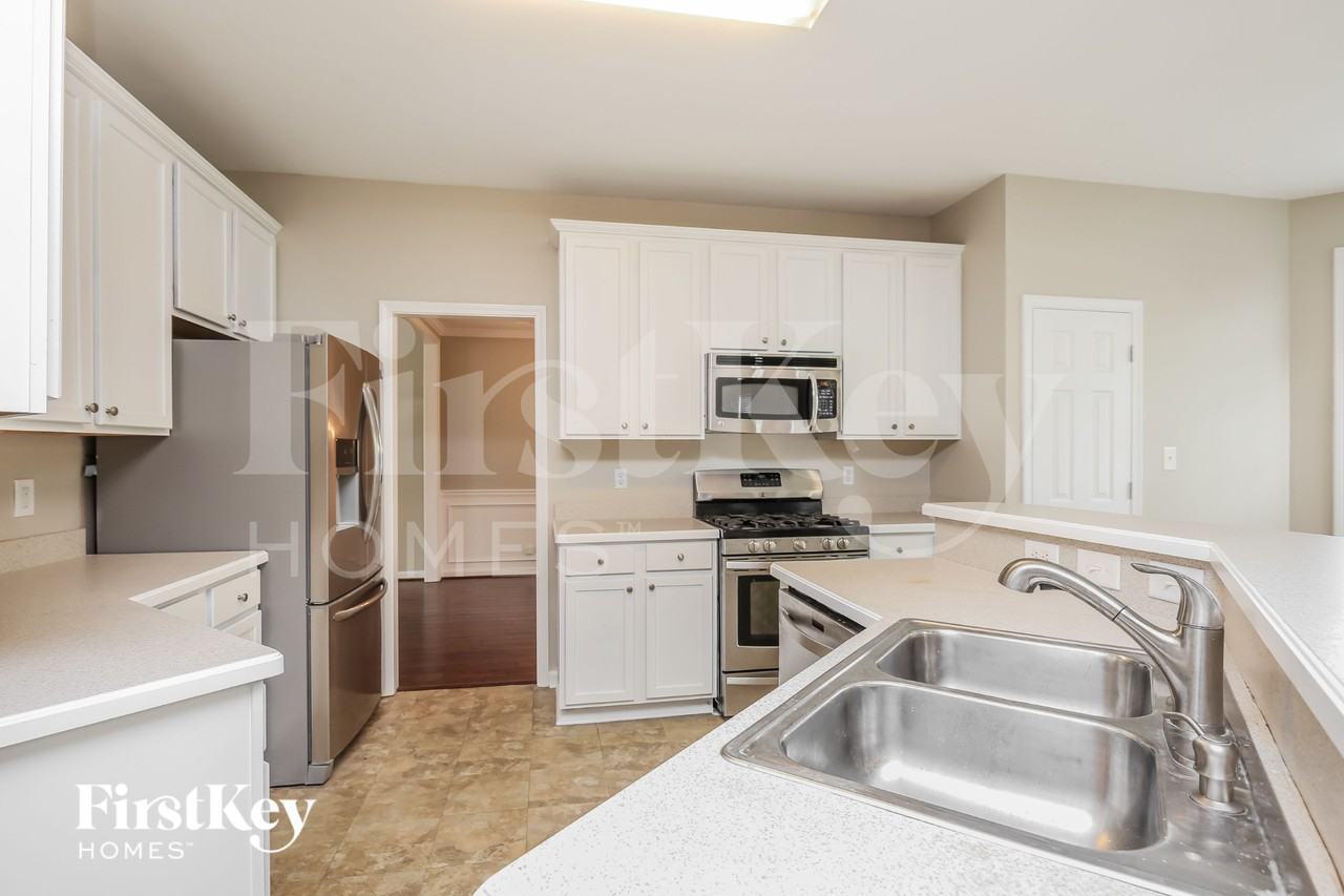 2658 Chandler Grove Ct - Photo 5 of 15