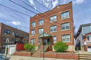 featured image of 101 W 49th St #1